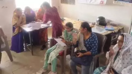 बड़वाह: ग्राम पंचायत अंबा में 'धरती आबा जनजातीय ग्राम उत्कर्ष' अभियान के तहत शिविर का हुआ आयोजन