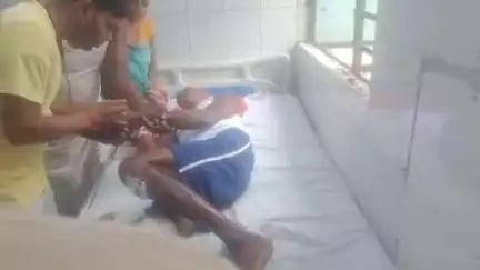अरियरी: हुसैनाबाद रेलवे गुमटी के पास ई-रिक्शा की टक्कर से मजदूर घायल, सदर अस्पताल में भर्ती