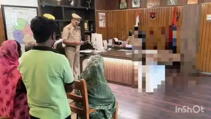 गोरखपुर: डीआईजी रेंज ने अपने परीक्षेत्रीय कार्यालय में आए लोगों की सुनीं समस्याएं, त्वरित निस्तारण के दिए निर्देश