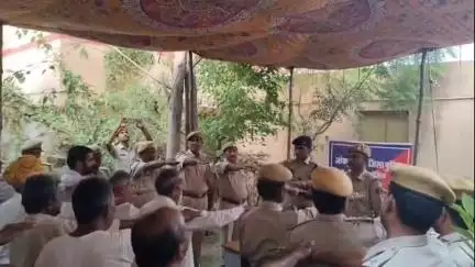 पाली: नशा मुक्त समाज के लिए पुलिस प्रशासन ने चलाई मुहिम, सदर थाना पुलिस ने ग्रामीणों को नशा नहीं करने की दिलाई शपथ