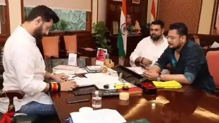 रीगा: रीगा विधानसभा की विभिन्न समस्याओं को लेकर स्थानीय युवक ने केंद्रीय मंत्री चिराग पासवान से मुलाकात की