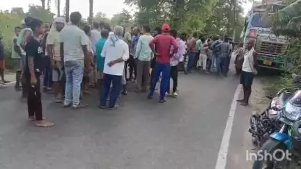 कल्याणपुर: जनता चौक के पास बाइक और ट्रक की टक्कर में बाइक सवार गंभीर रूप से घायल