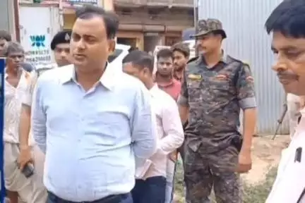 लखीसराय: लखीसराय के दुर्गा बालिका उच्च विद्यालय में भवन निर्माण कार्य शुरू, DM ने नारियल तोड़कर किया शुभारंभ