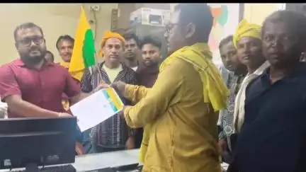 রাজনগর: আদিবাসীদের জমি রক্ষায় চার দফা দাবি নিয়ে রাজনগর ভূমি দপ্তরে ভারত জাকাত মাঝি পারগানা মহলের ডেপুটেশন