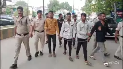 बिलासपुर: मिनीबस्ती क्षेत्र में धारदार हथियार लहराते आरोपियों का पुलिस ने निकाला जुलूस, की गई कार्रवाई और हथियार किया गया ज़ब्त