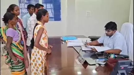 जामताड़ा: उपायुक्त कार्यालय में लगा जनता दरबार, अधिकारियों को समस्या निदान का निर्देश
