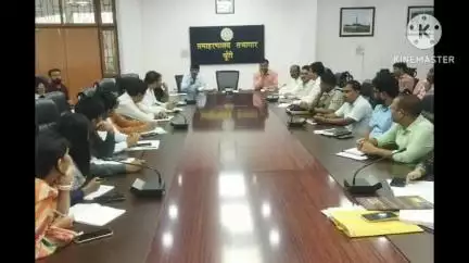 खूंटी: समाहरणालय के सभागार में सतत विकास लक्ष्यों पर हुई बैठक, विभागों को दी गई जानकारी