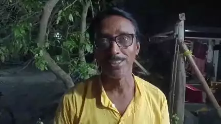 কুলতলি: রানী রাসমনি মিশনের ব্যবস্থাপনায় গুড়গুড়িয়া ভুবনেশ্বরীর শতাধিক কৃষকদের হাতে তুলে দেয়া হলো উন্নতমানের ছাগল