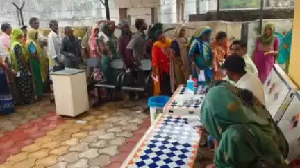 દાહોદ: દાહોદ તાલુકાના પ્રાથમિક આરોગ્ય કેન્દ્ બોરવાણી ખાતે મોબાઇલ ટીબી એ-ક્ષરે વાન દ્વારા ટીબીની તપાસ કરાઈ
