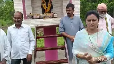चिखलदरा: राजमाता जिजाऊ यांच्या स्मृतिदिना निमित्त गरजदरी येथे अभिवादन
