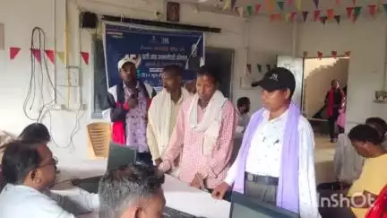 शंकरगढ़: कमारी में धरती आबा कार्यक्रम का आयोजन, जनपद के अधिकारी, कर्मचारी और ग्रामीण जन रहे मौजूद