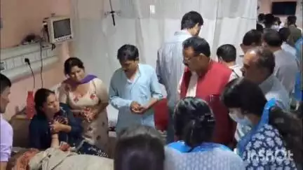 बल्ह: बल्ह विधायक इंद्र सिंह गांधी ने नेरचौक मेडिकल कॉलेज पहुंचकर बस हादसे में घायलों का हाल जाना