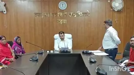 गढ़वा: गढ़वा: डीसी ने जनता दरबार में सुनीं आमजनों की समस्याएं, अधिकारियों को दिए कार्रवाई के निर्देश