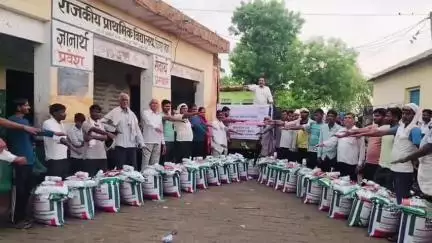 गंगापुर: गंगापुर सिटी वजीरपुर खेड़ला में अर्पण सेवा संस्थान द्वारा 350 किसानों को बाजरे का बीज किया गया वितरण