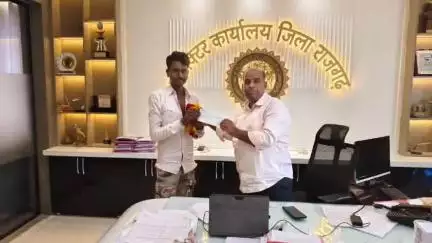 राजगढ़: राजगढ़ कलेक्टर गिरीश कुमार मिश्रा ने दुर्घटना पीड़ित को ₹10000 की आर्थिक सहायता राशि स्वीकृत की