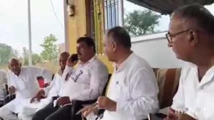 दाउदनगर: दाउदनगर के ब्रजधाम कॉलोनी में काराकाट सांसद राजाराम सिंह का स्वागत किया गया, जन समस्याओं से कराया गया अवगत