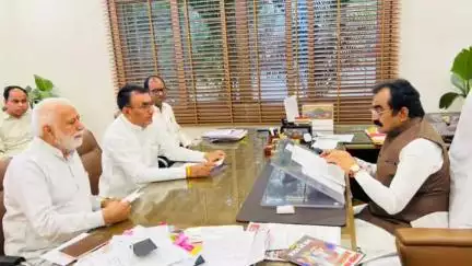 राजगढ़: बेरसिया रोड पर पार्वती नदी के पुल के क्षतिग्रस्त होने पर राज्यमंत्री और विधायक ने मंत्री राकेश सिंह से मुलाकात की