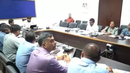 जशपुर: जशपुर कलेक्ट्रेट में समीक्षा बैठक, कलेक्टर रोहित व्यास ने धरती आबा योजना का लाभ सुनिश्चित करने का दिया निर्देश