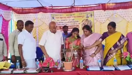 ಮೊಳಕಾಲ್ಮುರು: ಯಾವೊಂದು ಮಗು ಶಾಲೆಯಿಂದ ಹೊರಗುಳಿಯದಂತೆ ನೋಡಿಕೊಳ್ಳಬೇಕು: ರಾಂಪುರದಲ್ಲಿ ಶಾಸಕ ಎನ್ ವೈ ಗೋಪಾಲಕೃಷ್ಣ