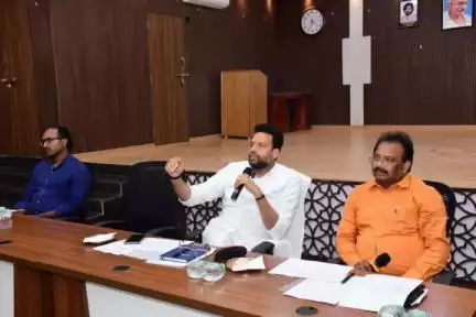 కర్నూలు: మార్పులతో నగర రూపురేఖలు మార్చాలి: కర్నూలు నగరపాలక అధికారులతో మంత్రి టీజీ భరత్