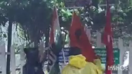 കോഴഞ്ചേരി: ഗവിയിലെ തൊഴിലാളികൾ നടത്തി വന്ന സമരം ലേബർ ഓഫീസിൽ നടന്ന ചർച്ചയെ തുടർന്ന് അവസാനിച്ചു