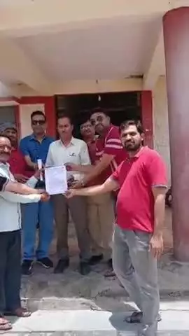 पचोर: प्रसिद्ध कथा वाचक पंडित प्रदीप मिश्रा के खिलाफ कायस्थ समाज लामबंद, तहसीलदार को सौंपा ज्ञापन, माफी की मांग