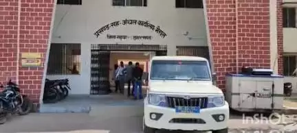 मेराल: मेराल प्रखंड के ओखरगाड़ा पश्चिमी पंचायत स्थित पैक्स में किसानों के लिए अनुदानित बीज आवंटित
