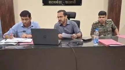 आदित्यपुर गम्हरिया: समाहरणालय सभागार में उपायुक्त ने धरती आबा जनभागीदारी अभियान के शिविरों के सफल क्रियान्वयन हेतु की समीक्षा बैठक