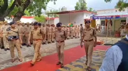 गाज़ीपुर: वाराणसी के ADG पीयूष मोर्डिया और DIG वैभव कृष्ण ने कोतवाली का निरीक्षण किया, ई-मालखाना और कार्यालय का लोकार्पण