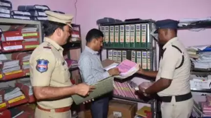 బోధన్: రెంజల్ పోలీస్ స్టేషన్ ను పరిశీలించిన సిపి సాయి చైతన్య