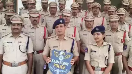 కామారెడ్డి జిల్లా పోలీస్ కొత్త లోగో ఆవిష్కరణ
“Fearless Always. Vigilant Forever.”
SP యం. రాజేష్ చంద్ర IPS:
“ఈ లోగో మా పనితీరును ప్రతిబింబిస్తుంది.
భయానికి తావు లేదు. జాగ్రత్తే మా ఆయుధం.”