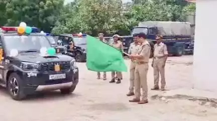 सुल्तानपुर: पुलिस अधीक्षक ने सुल्तानपुर जनपद में नई डायल-112 गाड़ियों को दिखाई हरी झण्डी, आपातकालीन सेवा होगी और अधिक सशक्त