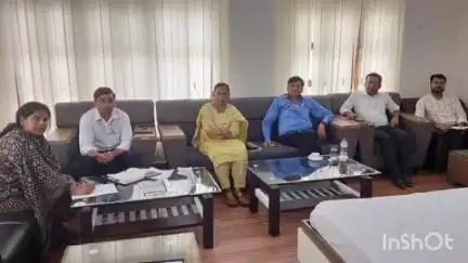 अरवल: अरवल सर्किट हाउस में अपर मुख्य निर्वाचन पदाधिकारी माधव कुमार सिंह ने स्वीप योजना की समीक्षा की