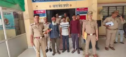 जालौन: जालौन पुलिस ने तीन जानवर चोरों को गिरफ्तार किया, चोरी के जानवर और पास से चाकू बरामद कर जेल भेजा