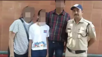 ऋषिकेश: लक्ष्मण झूला थाना अंतर्गत दो बच्चे अपने परिजनों से बिछड़ गए, पुलिस ने दोनों को ढूंढकर किया सुपुर्द