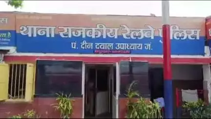मुगलसराय: जीटीआर ब्रिज के नीचे ट्रेन की चपेट में आने से एक अज्ञात महिला की हुई मौत