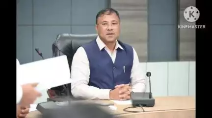 তিনিচুকীয়া: সদৰত জিলাৰ অভিভাৱক মন্ত্ৰী বিমল বড়াৰ অৰুণোদয় , মুখ্যমন্ত্ৰী মহিলা উদ্যমিতা অভিযান আদিৰ ৰূপায়ণৰ পৰ্যালোচনা বৈঠকত মিলিত