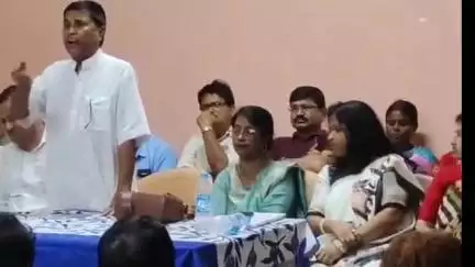 রামপুরহাট ১: আয়াস অঞ্চলের মহিলা তৃণমূল কংগ্রেস  সাংগঠনিক বৈঠক অনুষ্ঠিত উপস্থিত ব্লক সভাপতি