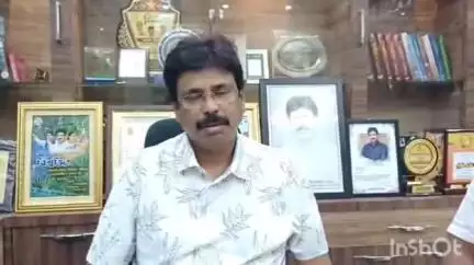 বনগাঁ: বনগাঁ জেলা তৃণমূলের চেয়ারম্যানের বক্তব্য ঘিরে  বিতর্ক প্রসঙ্গে আজ  বনগাঁতে বনগাঁ জেলা তৃণমূলের  সভাপতি বলেন