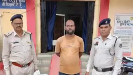 पामगढ़: पामगढ़ पुलिस ने कोसीर गांव से देशी शराब की अवैध बिक्री करने वाले आरोपी को किया गिरफ्तार, 32 पाव देशी शराब जब्त