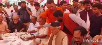 हल्द्वानी: पूर्व सीएम और महाराष्ट्र एवं गोवा के पूर्व राज्यपाल भगत सिंह कोश्यारी के जन्मदिन पर हल्द्वानी में सह भोज का हुआ आयोजन