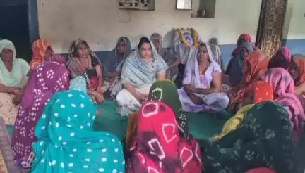 अलीराजपुर: जिले में आकाशीय बिजली गिरने से तीन ग्रामीणों व मवेशियों की मौत पर विधायक सेना महेश पटेल ने शोक जताया और आर्थिक सहायता दी