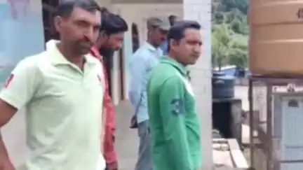चुराह: राजकीय वरिष्ठ माध्यमिक पाठशाला कोहाल में पानी की समस्या का हल करने की मांग उठाई स्थानीय लोगों ने