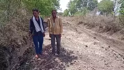 मोहन बड़ोदिया: ग्राम मोहना में ग्रामीणों ने अपने खर्च से बनाया 3 किलोमीटर लम्बा रास्ता