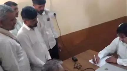 कोलायत: कोलायत क्षेत्र के चंद्रनगर राजस्व गांव को निरस्त करने की मांग को लेकर ग्रामीणों ने कोलायत उपखंड अधिकारी को ज्ञापन सौंपा