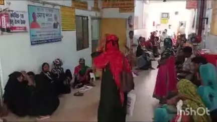 भोगनीपुर: गर्मी और उमस से बढ़े उल्टी, दस्त व बुखार के मरीज, सीएचसी पुखरायां में लगी मरीजों की भीड़
