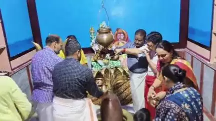 बेगुं: मेघपुरा स्थित देवरिया महादेव मंदिर में स्थापित की गई गोबर से बनी भगवान गणेश की प्रतिमा