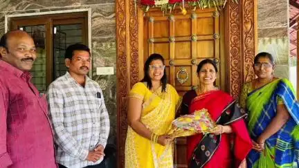 ఇంటర్‌లో ప్రతిభ కనబరిచిన విద్యార్థులను అభినందించిన మంత్రి బీసీ జనార్దన్ రెడ్డి సతీమణి ఇందిరమ్మ