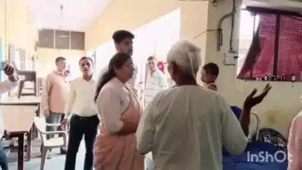 कासगंज: राज्य महिला आयोग की सदस्य ने सहावर गेट स्थित वृद्धाश्रम का किया निरीक्षण, जारी किए दिशा-निर्देश