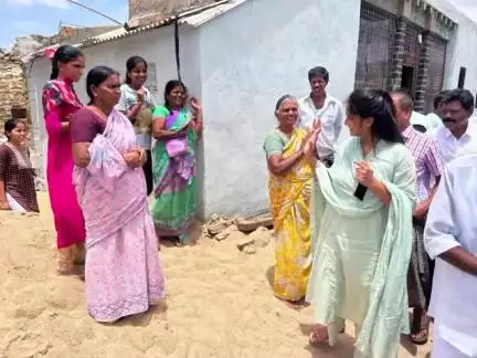 శింగనమల: మడుగు పల్లిలో పర్యటించిన ఎమ్మెల్యే బండారు శ్రావణి, కలిసికట్టుగా పనిచేసి నియోజకవర్గాన్ని అభివృద్ధి చేసుకుందామని పిలుపు